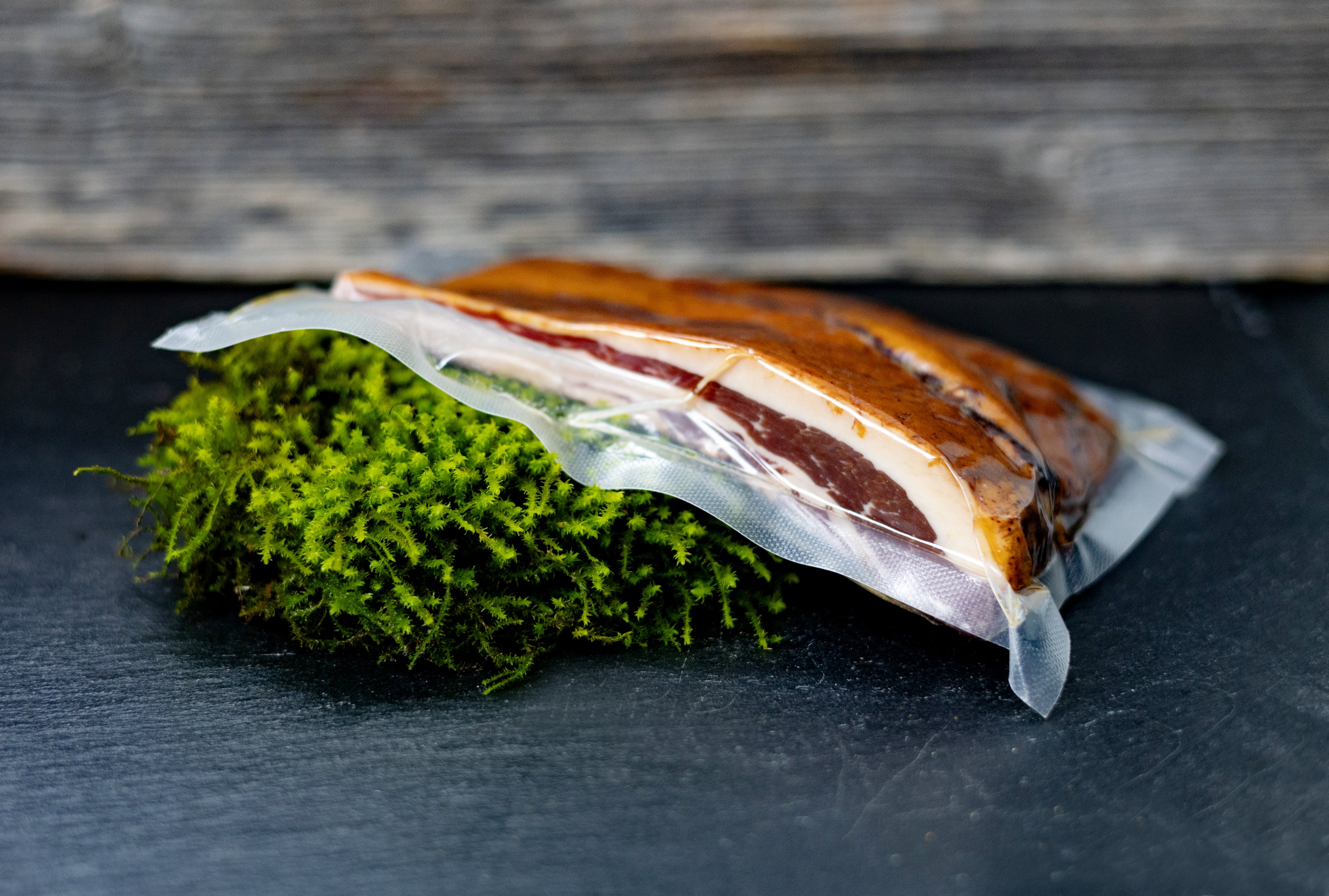 Gerauchter Wildschweinbauch
